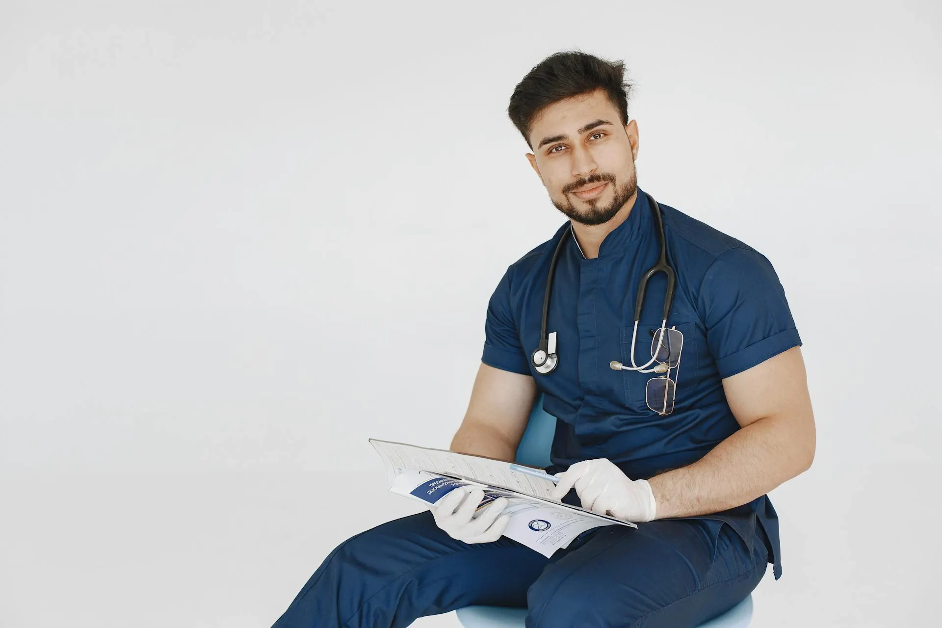 Especialista brindando asesoría sobre hábitos visuales
